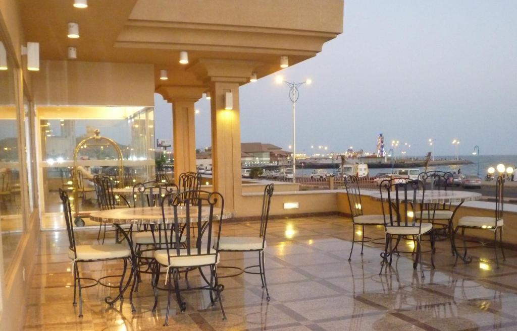 Al Borg Al Watheer Hotel Джазан Екстериор снимка