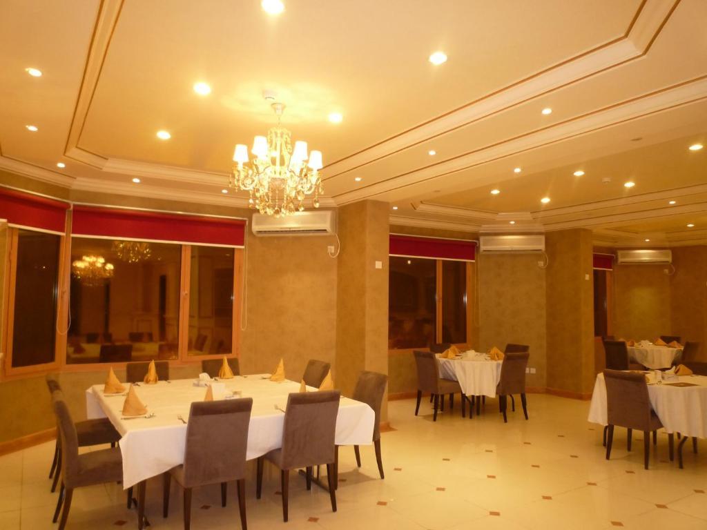 Al Borg Al Watheer Hotel Джазан Екстериор снимка
