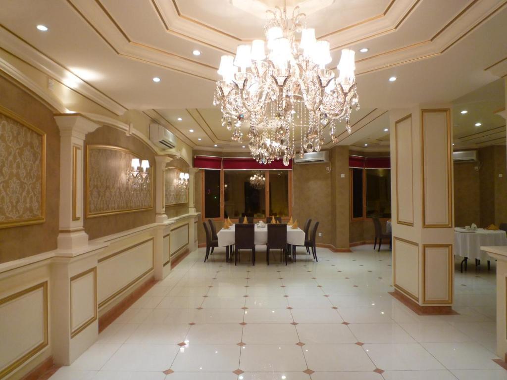 Al Borg Al Watheer Hotel Джазан Екстериор снимка