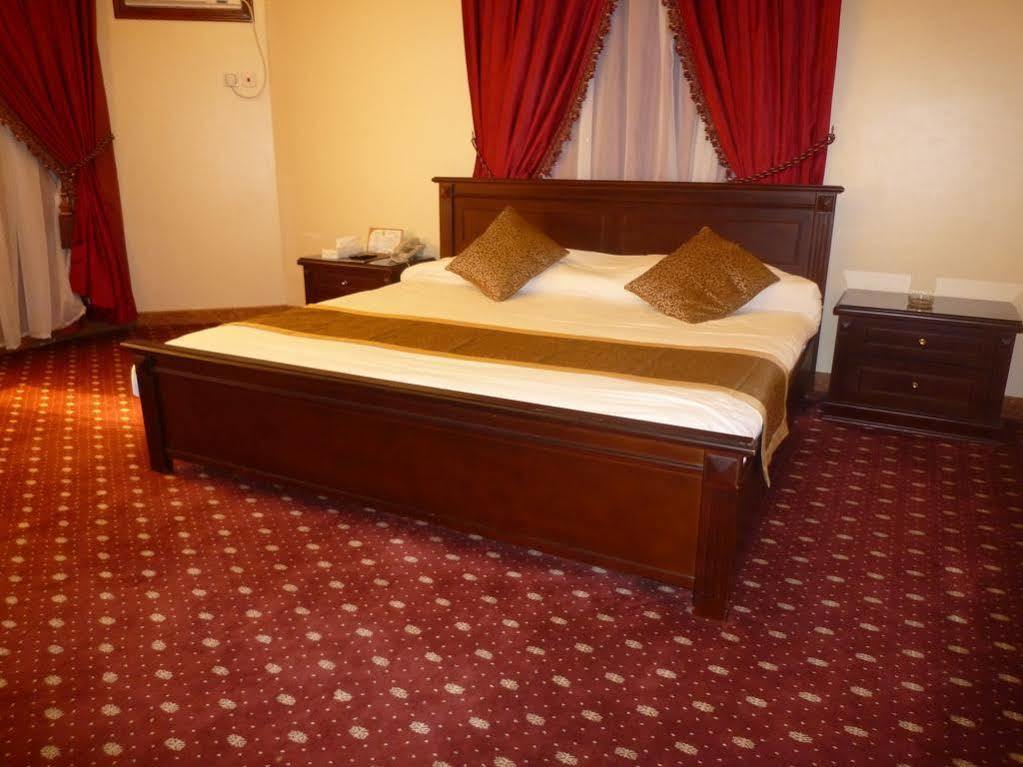 Al Borg Al Watheer Hotel Джазан Екстериор снимка